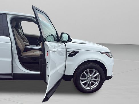 Used 2018 Land Rover Range Rover Sport SE AWD/4WD image 25