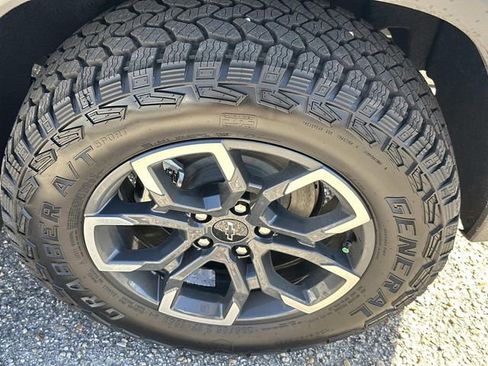Used 2026 Chevrolet Equinox ACTIV w/ Convenience Package III FWD image 21