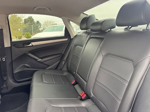 Used 2022 Volkswagen Passat 2.0T SE FWD image 8