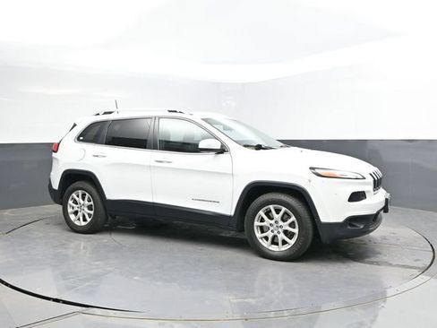 Used 2016 Jeep Cherokee Latitude w/ Safety/Convenience Group AWD/4WD image 4