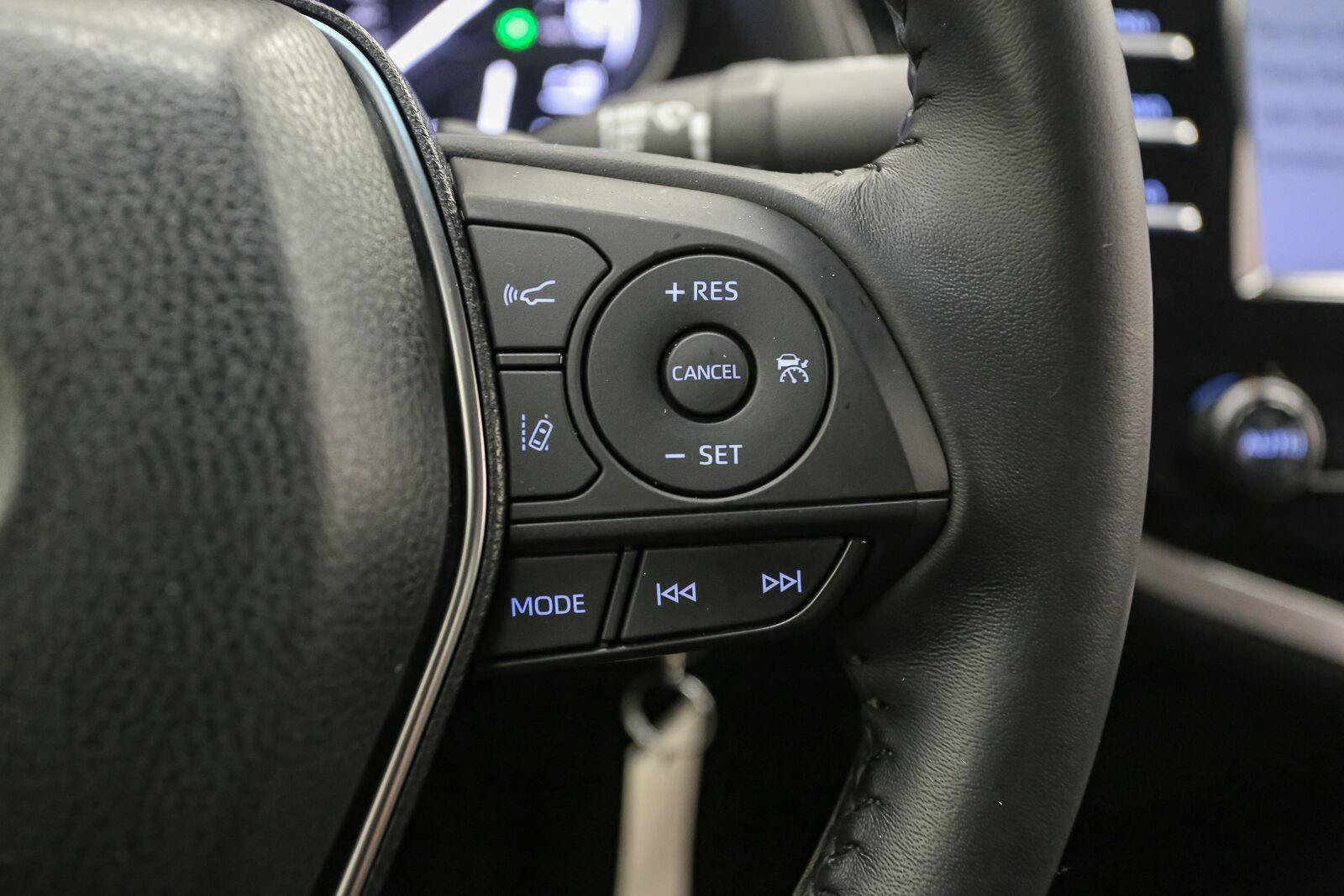 Used 2018 Toyota Camry SE FWD image 29