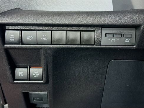 Used 2025 Toyota Sienna XLE w/ XLE Plus Package AWD/4WD image 11