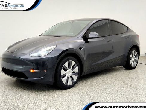 Used 2024 Tesla Model Y Long Range AWD/4WD image 1