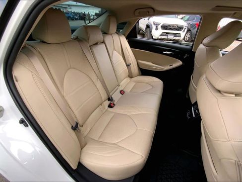 Used 2020 Toyota Avalon Limited image 19