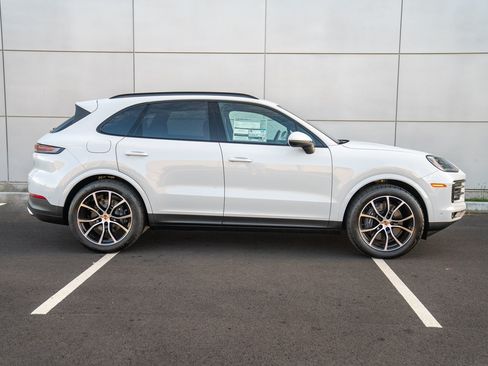 Certified 2026 Porsche Cayenne AWD/4WD image 8