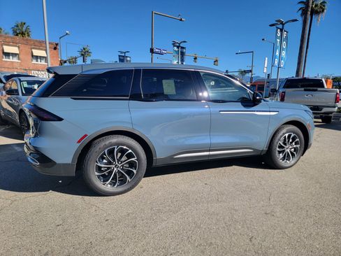 New 2026 Lincoln Nautilus Premier image 3