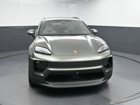 Certified 2024 Porsche Macan 4 Electric image 27