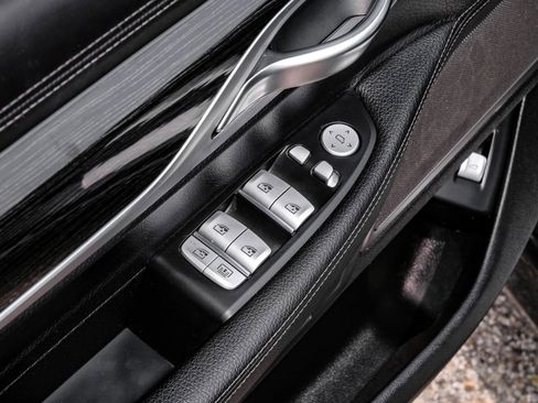 Used 2018 BMW 740i image 50