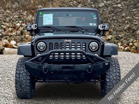 Used 2015 Jeep Wrangler Unlimited Sahara w/ Dual Top Group AWD/4WD image 3
