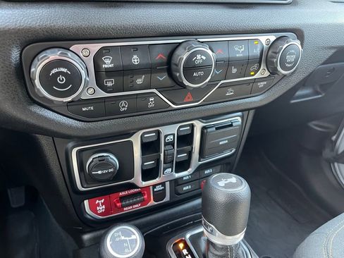 Used 2024 Jeep Wrangler Unlimited Sport AWD/4WD image 25