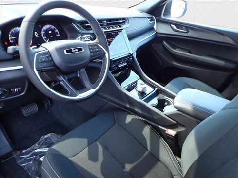 New 2025 Jeep Grand Cherokee Laredo X w/ Luxury Tech Group I image 11