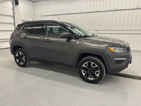 Used 2017 Jeep Compass Trailhawk w/ Leather Interior Group AWD/4WD image 1