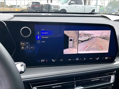 Used 2024 Chevrolet Traverse LT image 30