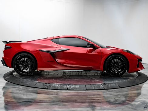 Used 2025 Chevrolet Corvette Z06 w/ Battery Protection Package image 20