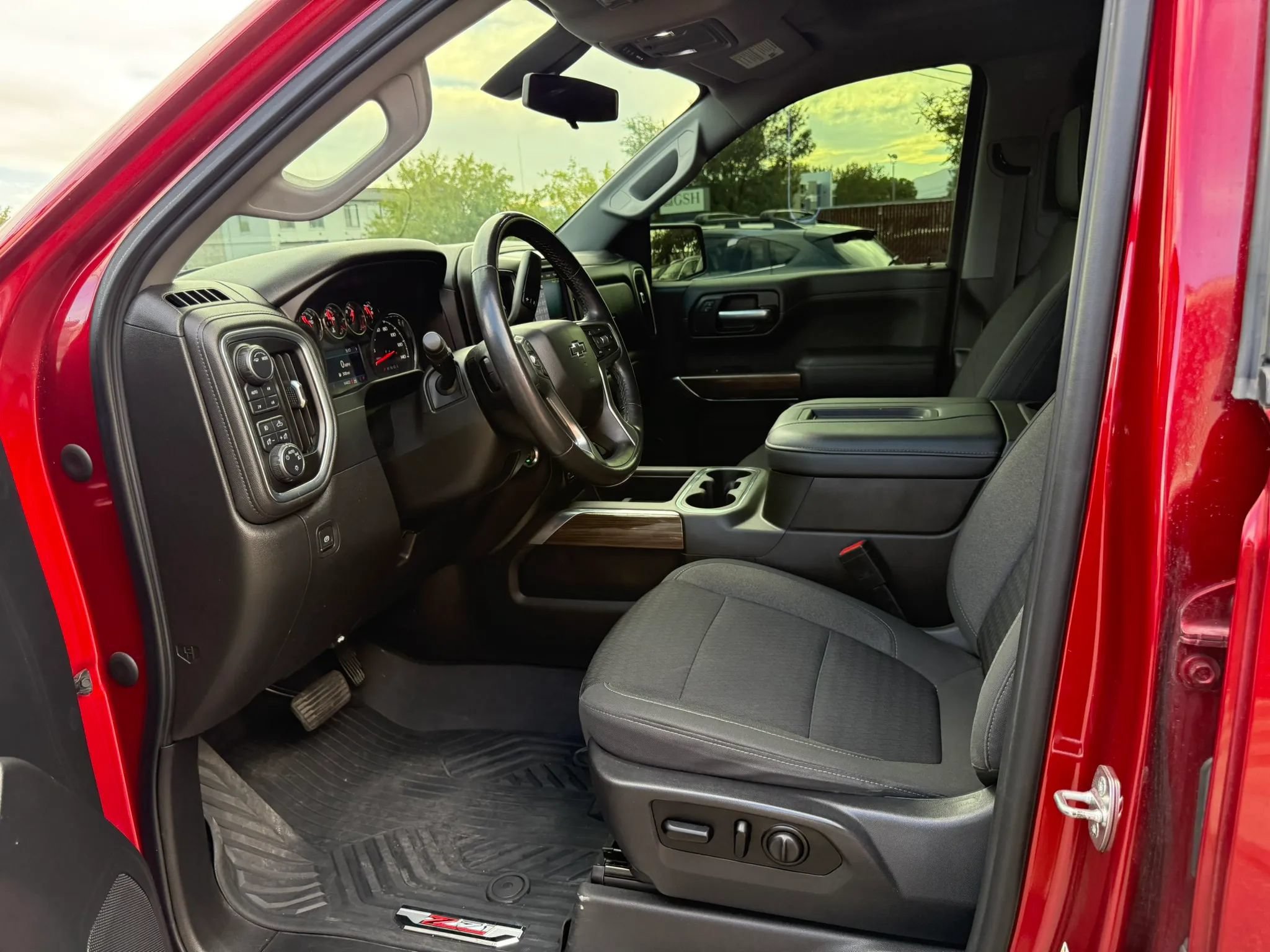 Used 2021 Chevrolet Silverado 1500 LT Trail Boss AWD/4WD image 9