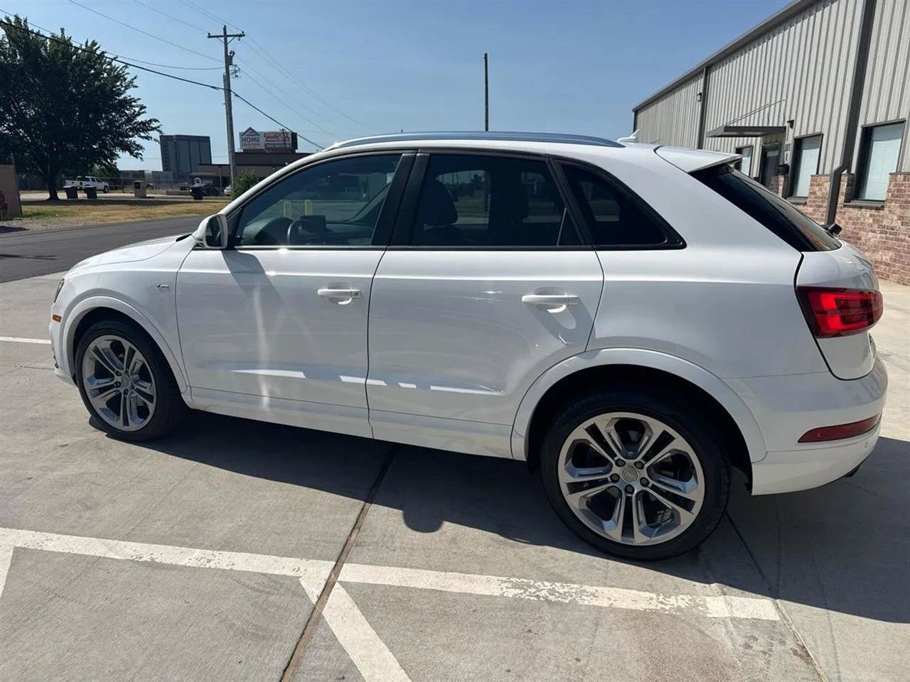 Used 2018 Audi Q3 2.0T Premium w/ Convenience Package FWD image 16