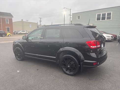 Used 2018 Dodge Journey SXT w/ Blacktop Package image 2