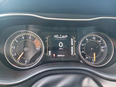 Used 2019 Jeep Cherokee Latitude w/ Popular Appearance Group AWD/4WD image 12