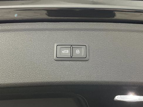 Used 2023 Audi Q5 e Premium Plus w/ Premium Plus Package image 16