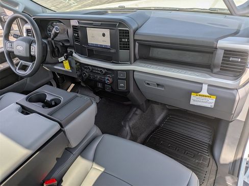 New 2025 Ford F250 XL w/ XL Chrome Package image 17
