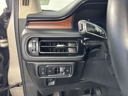 Used 2021 Lincoln Nautilus Reserve image 15