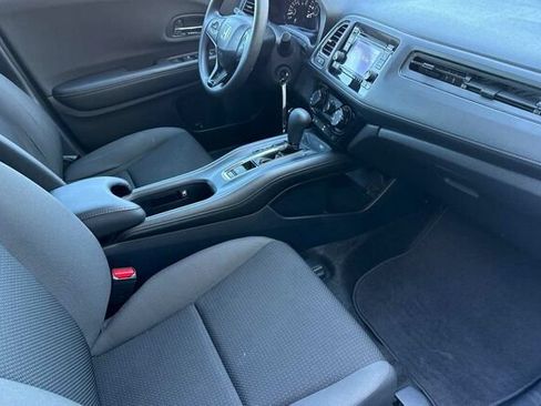 Used 2021 Honda HR-V LX image 16