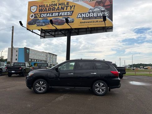 Used 2020 Nissan Pathfinder S FWD image 2