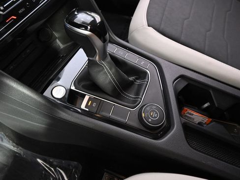 Used 2025 Volkswagen Taos SE AWD/4WD image 31