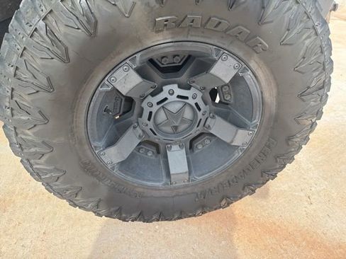 Used 2015 Jeep Wrangler Unlimited Sahara w/ Max Tow Package image 6