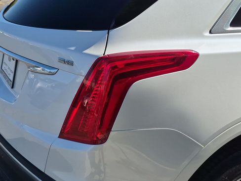 Used 2017 Cadillac XT5 Luxury w/ Driver Awareness Package AWD/4WD image 11