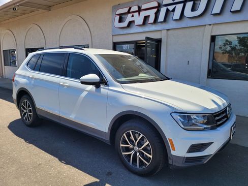 Used 2021 Volkswagen Tiguan SE FWD image 1