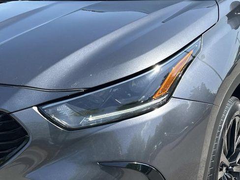 Used 2023 Toyota Highlander XSE FWD image 9