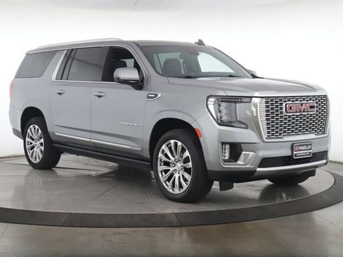 Used 2024 GMC Yukon XL Denali AWD/4WD image 2