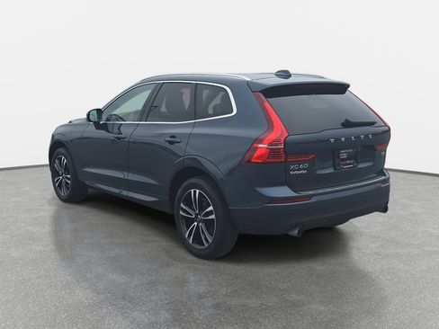 Used 2021 Volvo XC60 T5 Momentum w/ Premium Package image 7