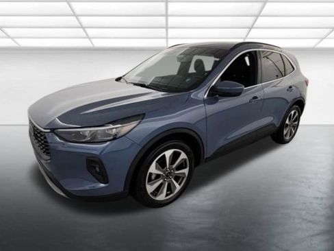 Used 2025 Ford Escape Platinum FWD image 3