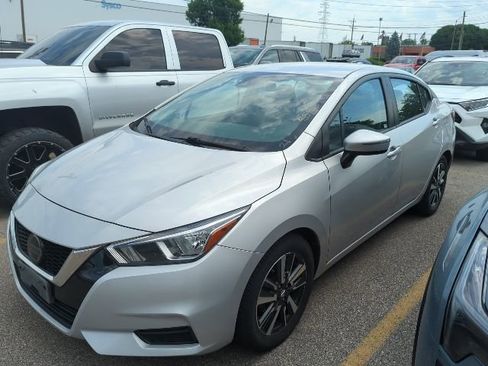 Used 2021 Nissan Versa SV FWD image 2