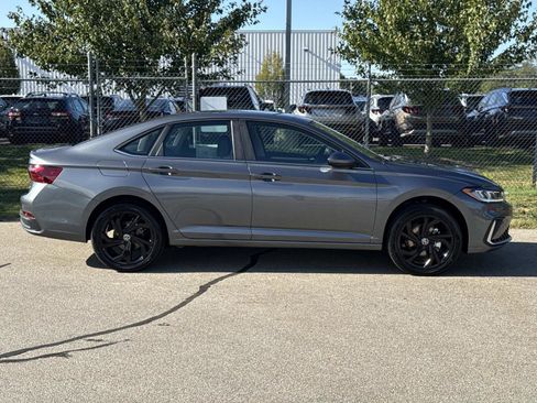 New 2025 Volkswagen Jetta SE image 3