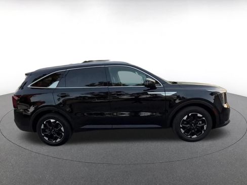 Used 2024 Kia Sorento S FWD image 16
