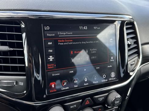 Used 2022 Jeep Grand Cherokee Limited image 17