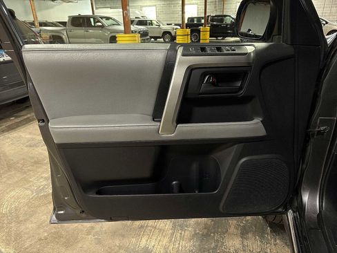 Used 2013 Toyota 4Runner SR5 w/ Convenience Pkg image 29