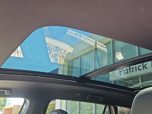 Certified 2024 Volkswagen Atlas Cross Sport SE w/ Panoramic Sunroof Package AWD/4WD image 10