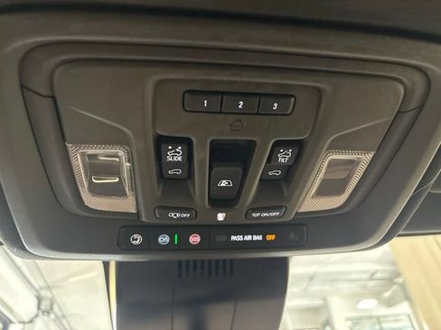 Used 2023 GMC Sierra 1500 Denali AWD/4WD image 32