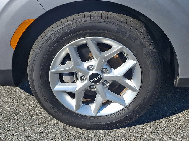 Used 2025 Kia Soul LX w/ LX Technology Package FWD image 8