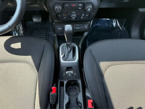 Used 2023 Jeep Renegade Altitude w/ Sun/Sound Group AWD/4WD image 23