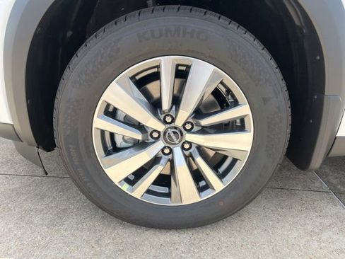New 2026 Nissan Pathfinder SL FWD image 8