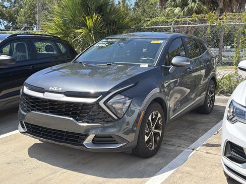 Used 2023 Kia Sportage EX FWD image 3