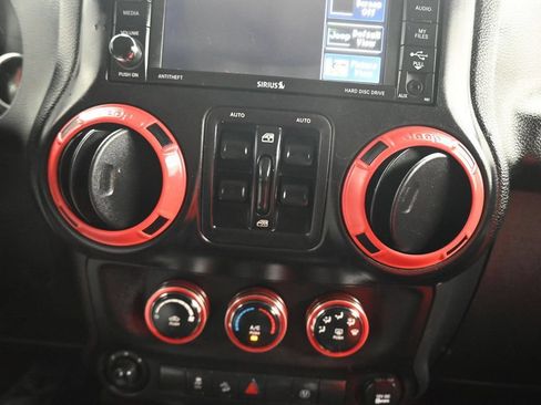 Used 2017 Jeep Wrangler Unlimited Sahara w/ Connectivity Group AWD/4WD image 17