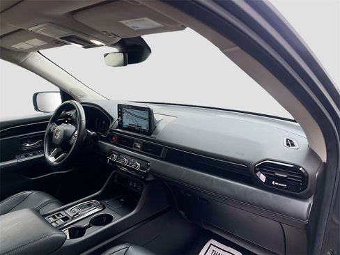 Used 2025 Honda Pilot Touring image 32