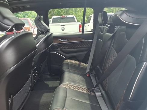Used 2023 Jeep Grand Cherokee Summit AWD/4WD image 17
