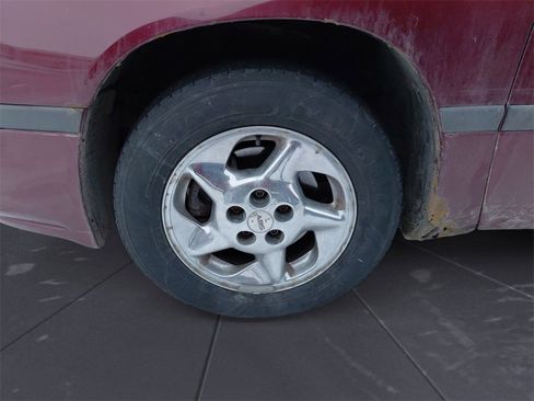 Used 2001 Chevrolet Impala Base w/ Preferred Equipment Group image 10